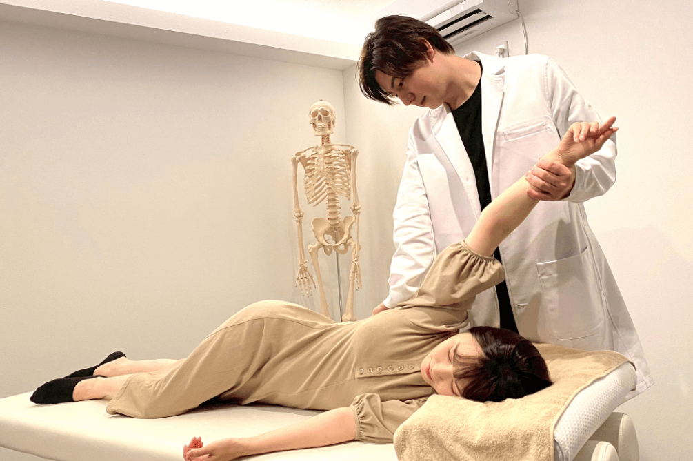 整体師の施術風景